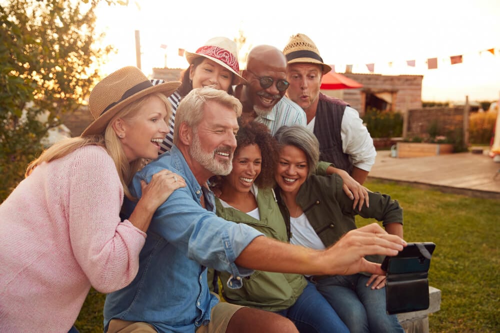 Group Selfie Relive Great Memories